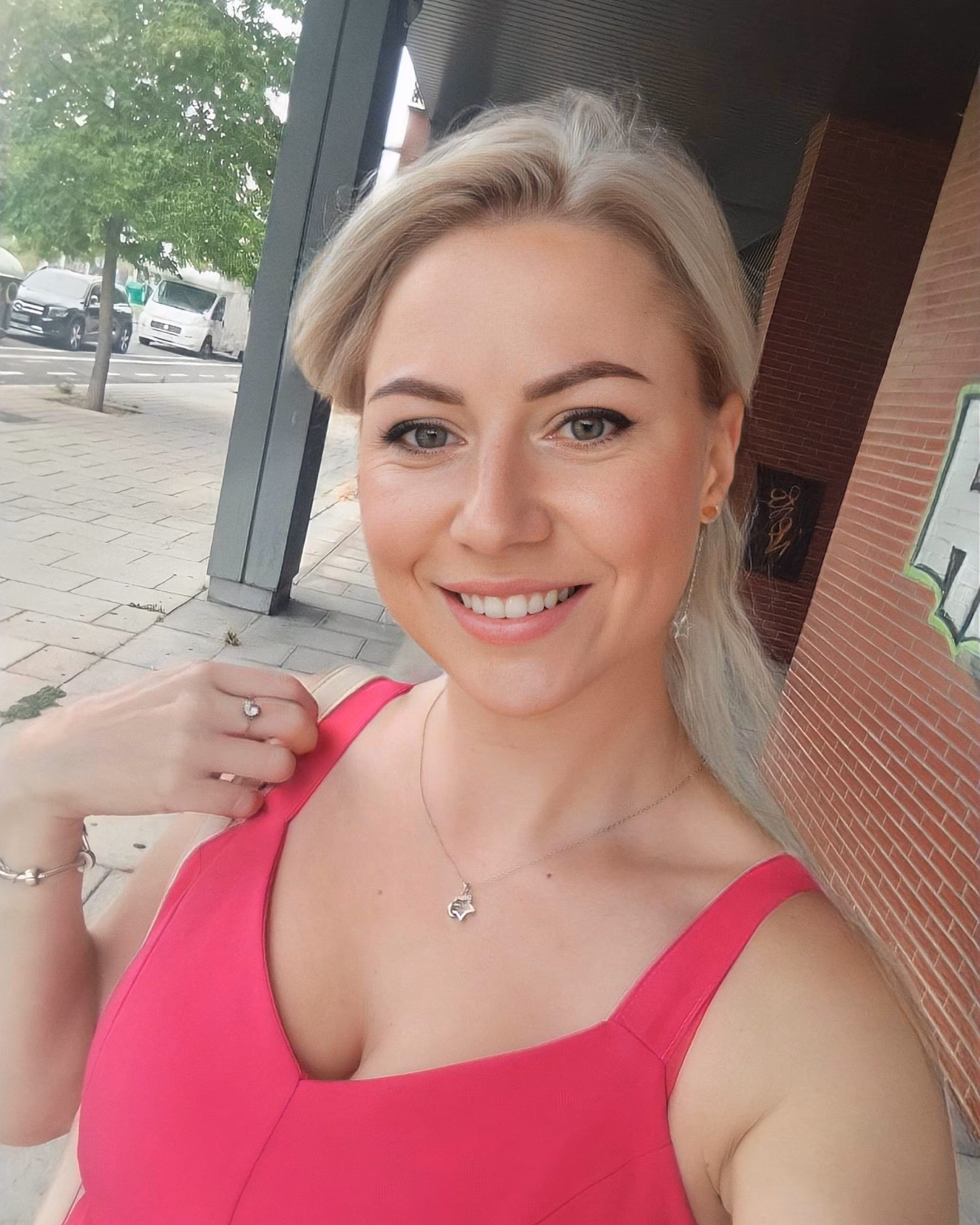 See Lady's Profile