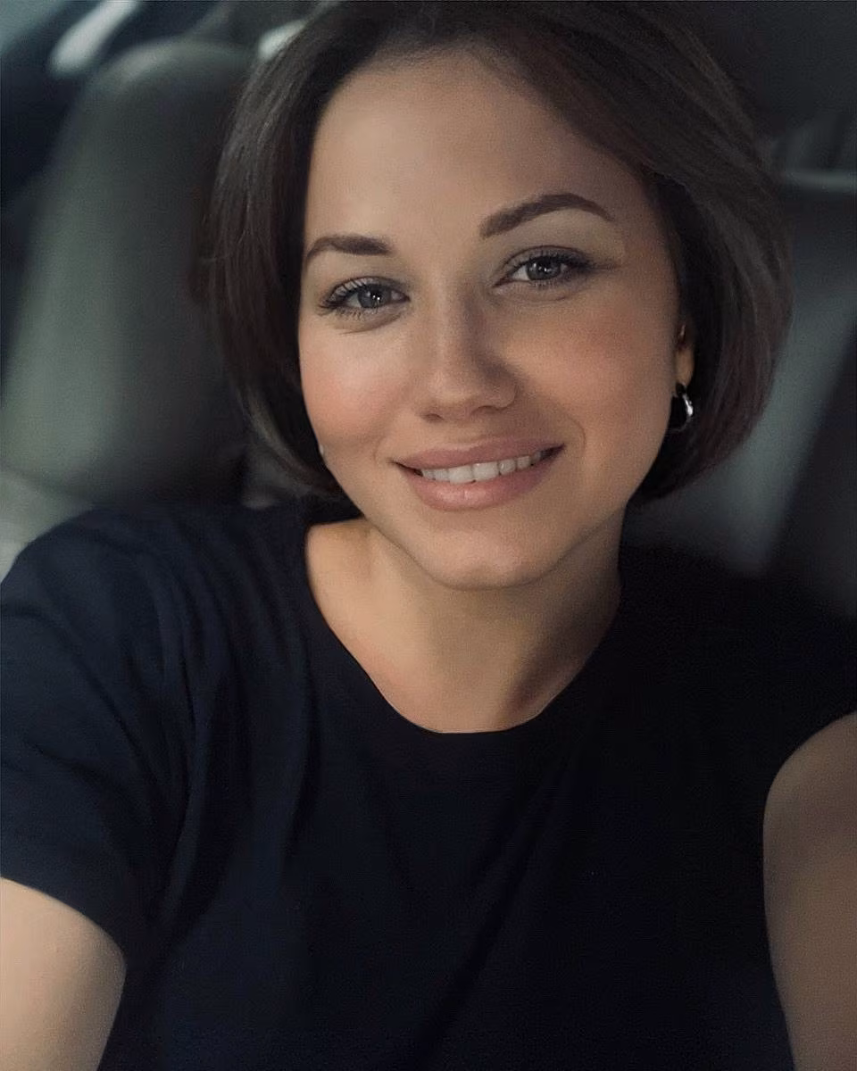 Open Woman's Profile