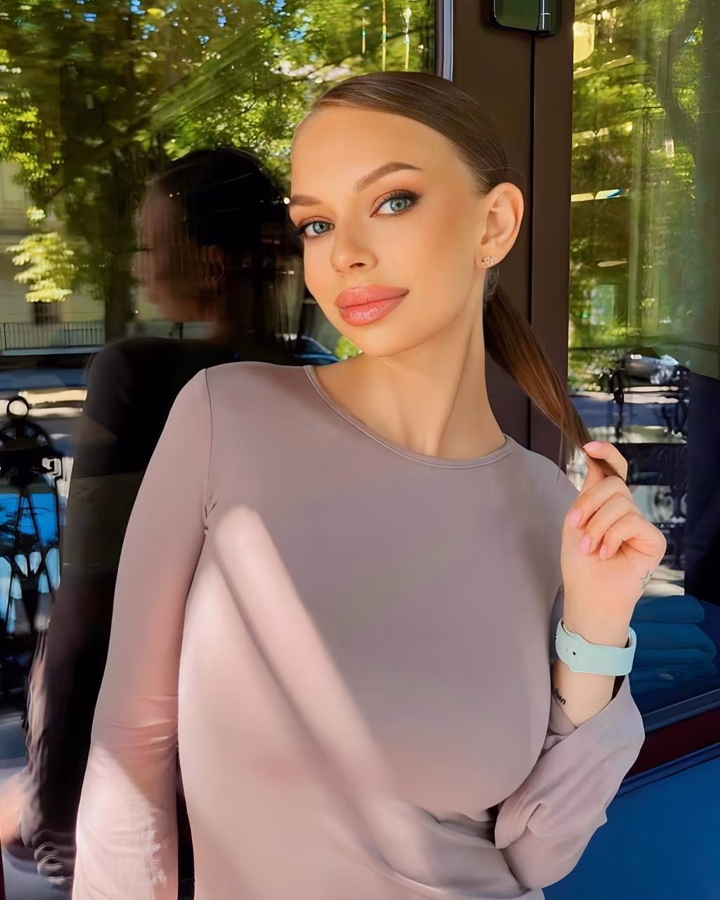 See Lady's Profile